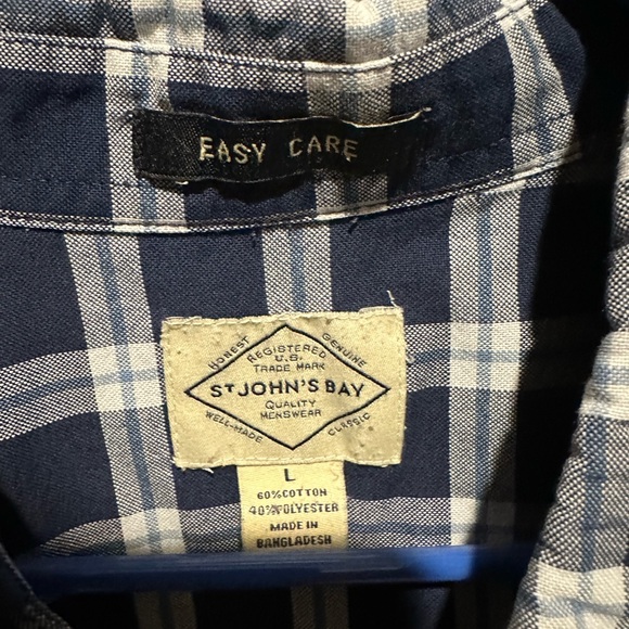 Men’s Large St. John’s Bay Casual Button Down Shirt - Picture 2 of 3